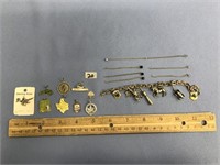 Lot containing a charm bracelet, and miscellaneous