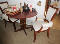 Dining Table w/(4) Chairs