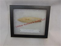 6.25x5.25 display box with arrowhead from