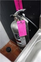 Commercial fire extinguisher