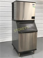 Manitowac 500lb Ice Machine With Bin CLEAN!