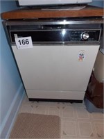 Maytag portable dishwasher, Model LW0202