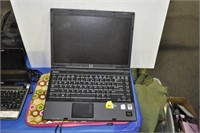 HP LAPTOP WINDOWS VISTA WITH CORDS AND CARRY CASE