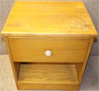 SOLID WOOD END TABLE/NIGHTSTAND
