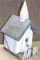 COTTAGE STYLE WOOD BIRDHOUSE