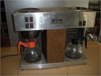 BUNN Pour o Matic 2 Pot Coffee Maker w/Pots