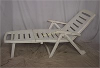 Large Heavy White Vinyl Patio Lounge Chair