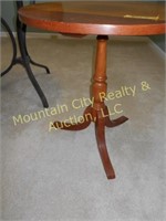 Round Lamp Table 24"
