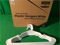 UTOPIA PLASTIC HANGERS WHITE 20PK