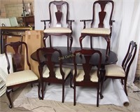 Mahogany Queen Anne Dining Room Table & 6 Chairs