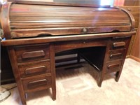 Antique S Roll Top Desk w/Pigeon Holes (32" x 54")