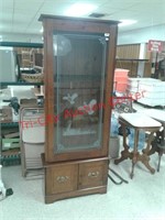 Wood gun cabinet with pheasant deco on glass