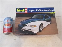 Mustang REVELL modele a coller