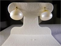 14kt yellow gold cultured pearl stud earrings