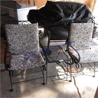 2 patio chairs w/side table