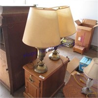 Wood night stand & 2 lamps
