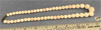 Graduated coral bead necklace, largest bead is 1/4