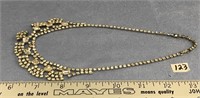 Beautiful rhinestone necklace         (g 22)