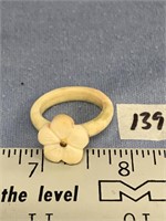 Ivory ring with an ivory flower         (g 22)