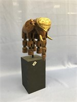 Wooden elephant          (j 101)