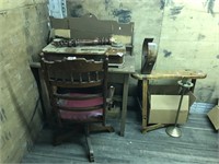 Lot with an old writers desk (need repair) antique
