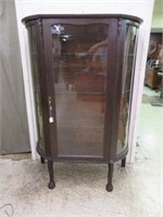 NICE ANTIQUE AMERICAN OAK CHINA CABINET WITH WAVY