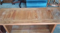 MED SIZE WOODEN COFFEE TABLE