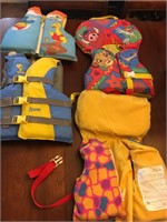 4 CHILDREN'S YOUTH LIFE JACKETS