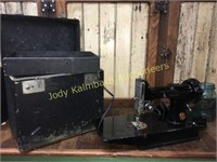 Antique Featherweight Singer sewing machine w/case