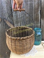 Shaker style wire handle gathering basket