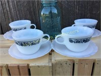 Set of 4 Pyrex Old town blue onion cup/saucer sets