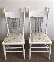 PAIR OF ANTIQUE COUNTRY PRESS BACK CHAIRS