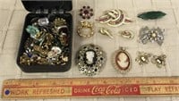 COSTUME JEWELRY WITH CAMEO PIECES