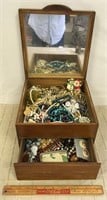LARGE WOODEN JEWEL BOX AND CONTENTS