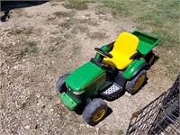 L- TOY JOHN DEERE TRACTOR WITH TRAILER