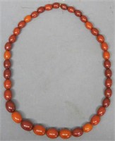 NECKLACE OF GRADUATED CHERRY AMBER BEADS