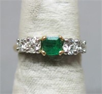 LADIES YELLOW GOLD RING WITH EMERALD & 4 DIAMONDS
