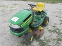 John Deere LA115 100 series Riding Lawn Mower,