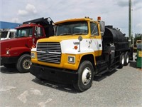 1991 FORD L8000 S/A DISTRIBUTOR TRUCK