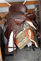 VERY NICE HORSE SADDLE & MORE ! R-1
