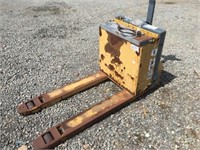 Caterpillar Motorized Pallet Jack