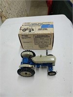 Ertl Ford 5000 super major tractor new in the box