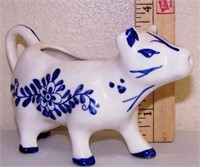 BLUE AND WHITE COW CREAMER