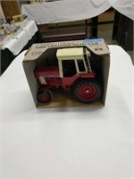 Ertl International 1586 Tractor With Cab New In