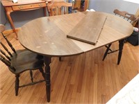 Pine Vaneer Kitchen Table w/3 Chairs(as is)