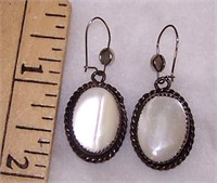 LARGER PAIR OF PIERCED EARRINGS IN MOTHER OF