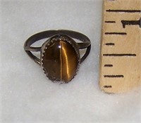 VERY NEAT CATSEYE RING SET IN SILVER MOUNTING