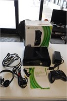 Xbox 360 - 250 GB  w/Box