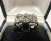 Absolutely Stunning Ladies 18K Diamond Ring