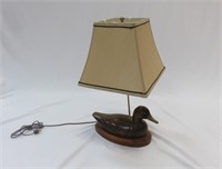Decorative decoy table lamp